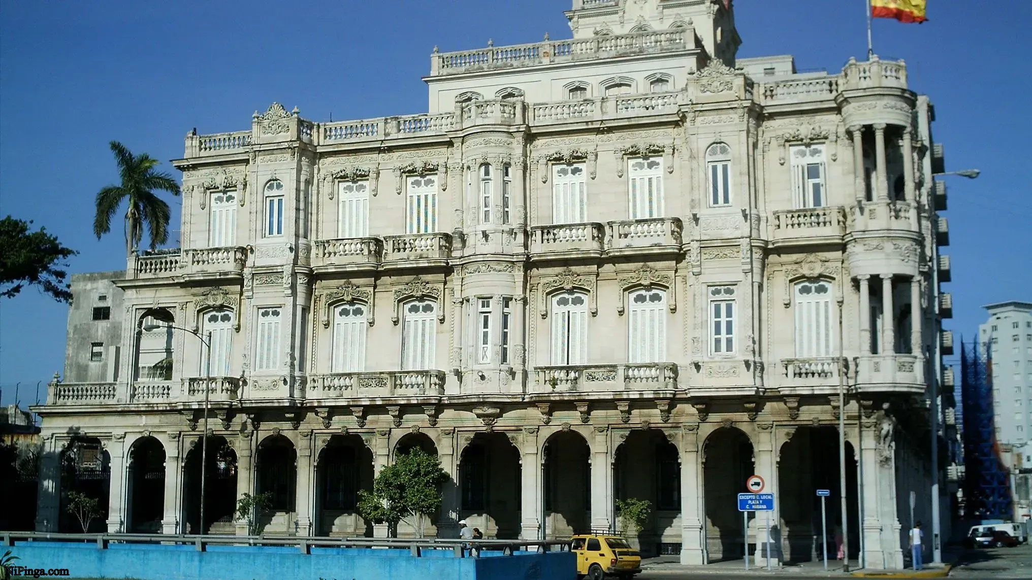 ¡Atención, mi gente! España tira el anzuelo: ¡Plan de Retorno con billetes verdes!