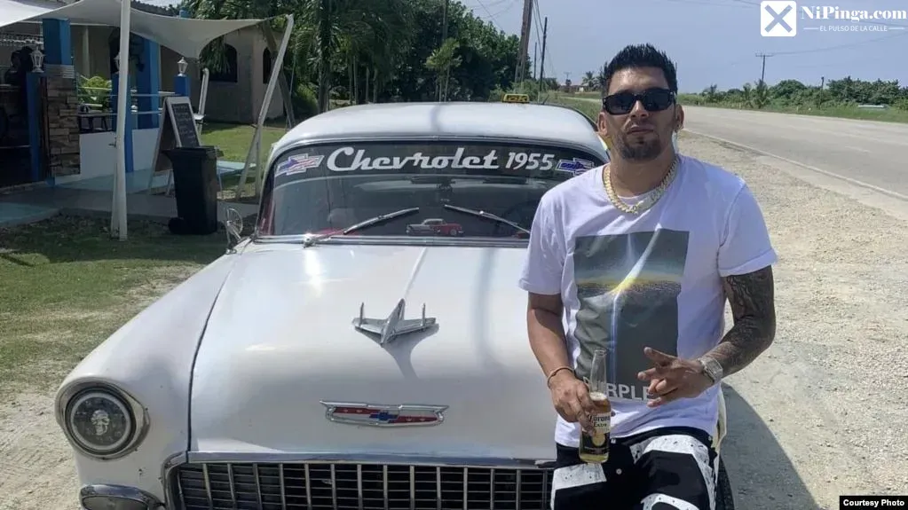 ¡Ay, mi madre! ¡Le robaron la Green Card en Cuba!