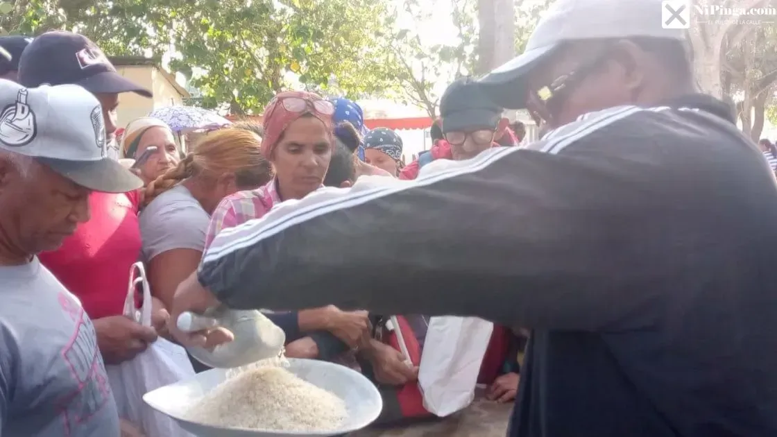 ¡Chícharos y Arroz pa' calmar a la gente! La feria del Gobierno tras la protesta en Río Cauto