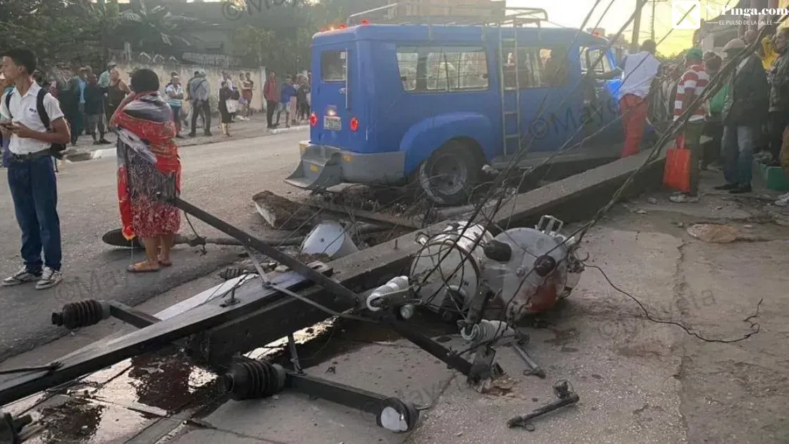 ¡Tremendo choque en Palma Soriano! Un carro se fue a la casa